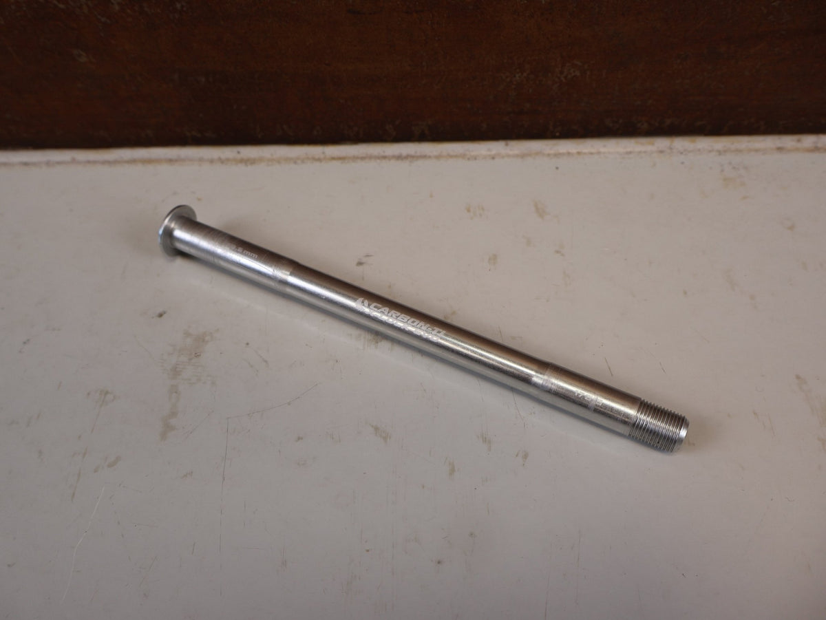 Zubehör von Carbon Ti, CARBON TI X LOCK EVO STECKACHSE 12X1.0 178,5 MM vor USEDBIKES-OB.DE Hintergrund