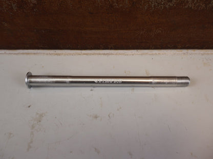 Zubehör von Carbon Ti, CARBON TI X LOCK EVO STECKACHSE 12X1.0 178,5 MM vor USEDBIKES-OB.DE Hintergrund