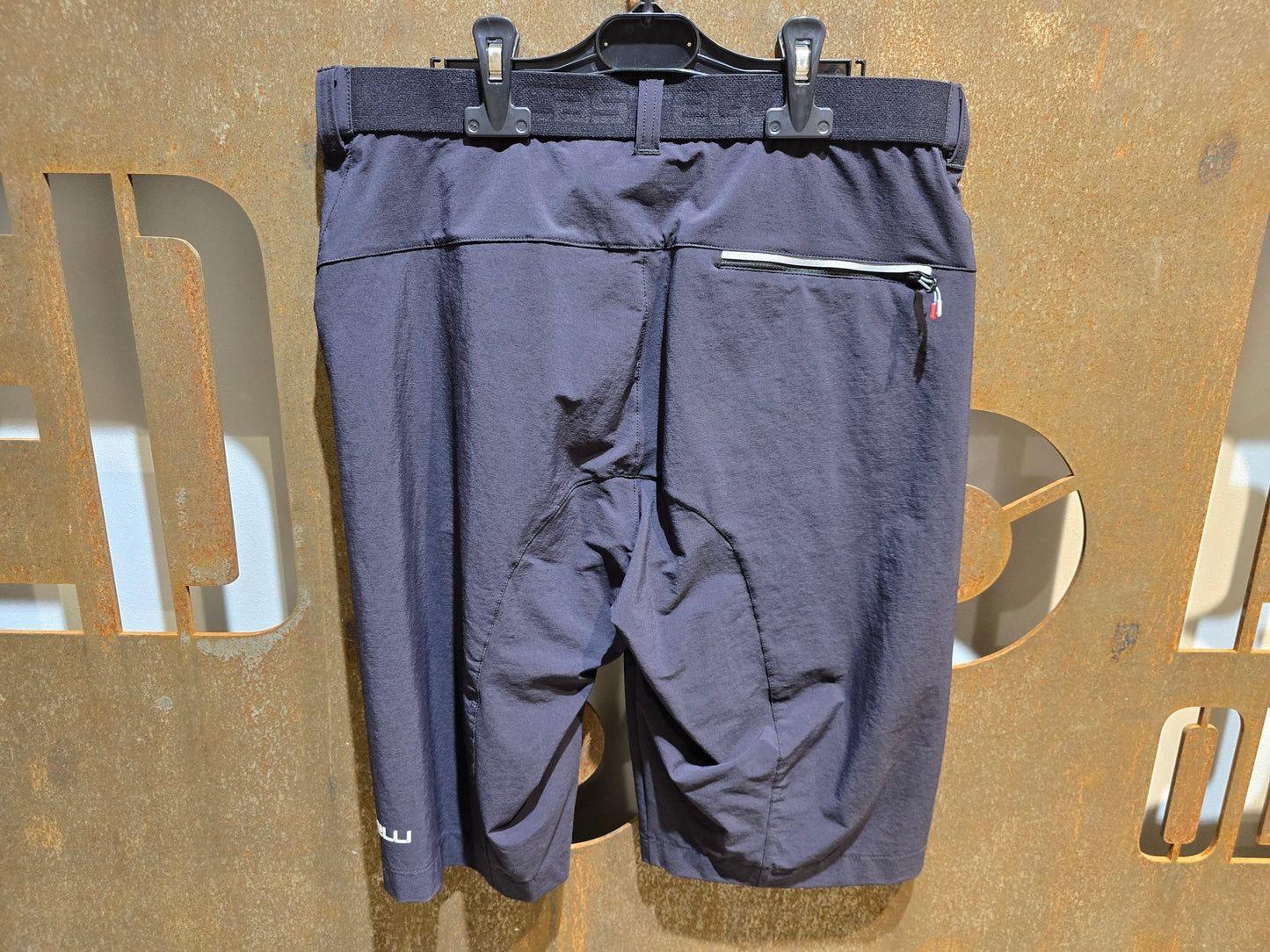 Hosen Herren von Poc, CASTELLI UNLIMITED BAGGY SHORTS / GRAVEL HOSE / HERREN in variant_title vor USEDBIKES - OB.DE Hintergrund