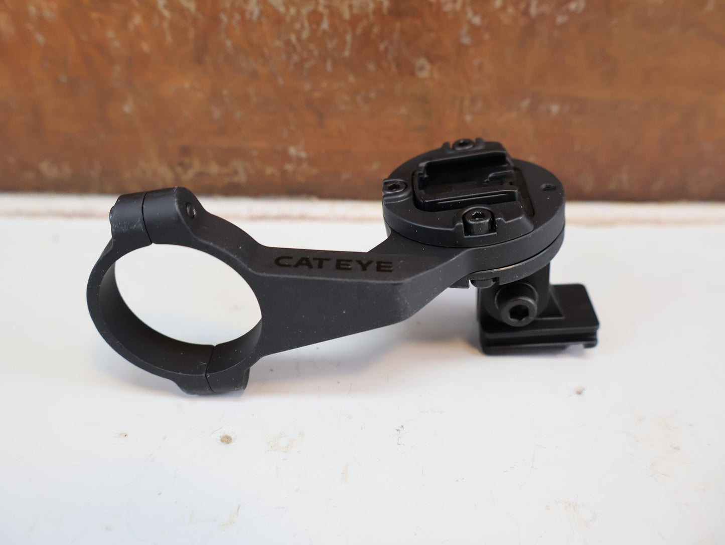 Computerhalterung von Cateye, CATEYE OF-200 LENKERHALTERUNG / FAHRRADCOMPUTER HALTER / B-WARE / UNVOLLSTÄNDIG vor USEDBIKES-OB.DE Hintergrund