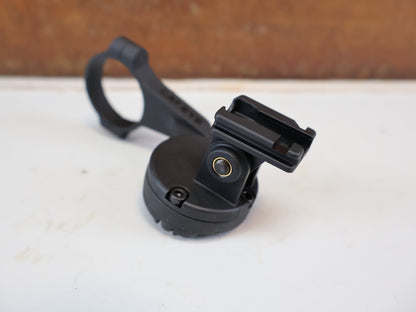 Computerhalterung von Cateye, CATEYE OF-200 LENKERHALTERUNG / FAHRRADCOMPUTER HALTER / B-WARE / UNVOLLSTÄNDIG vor USEDBIKES-OB.DE Hintergrund