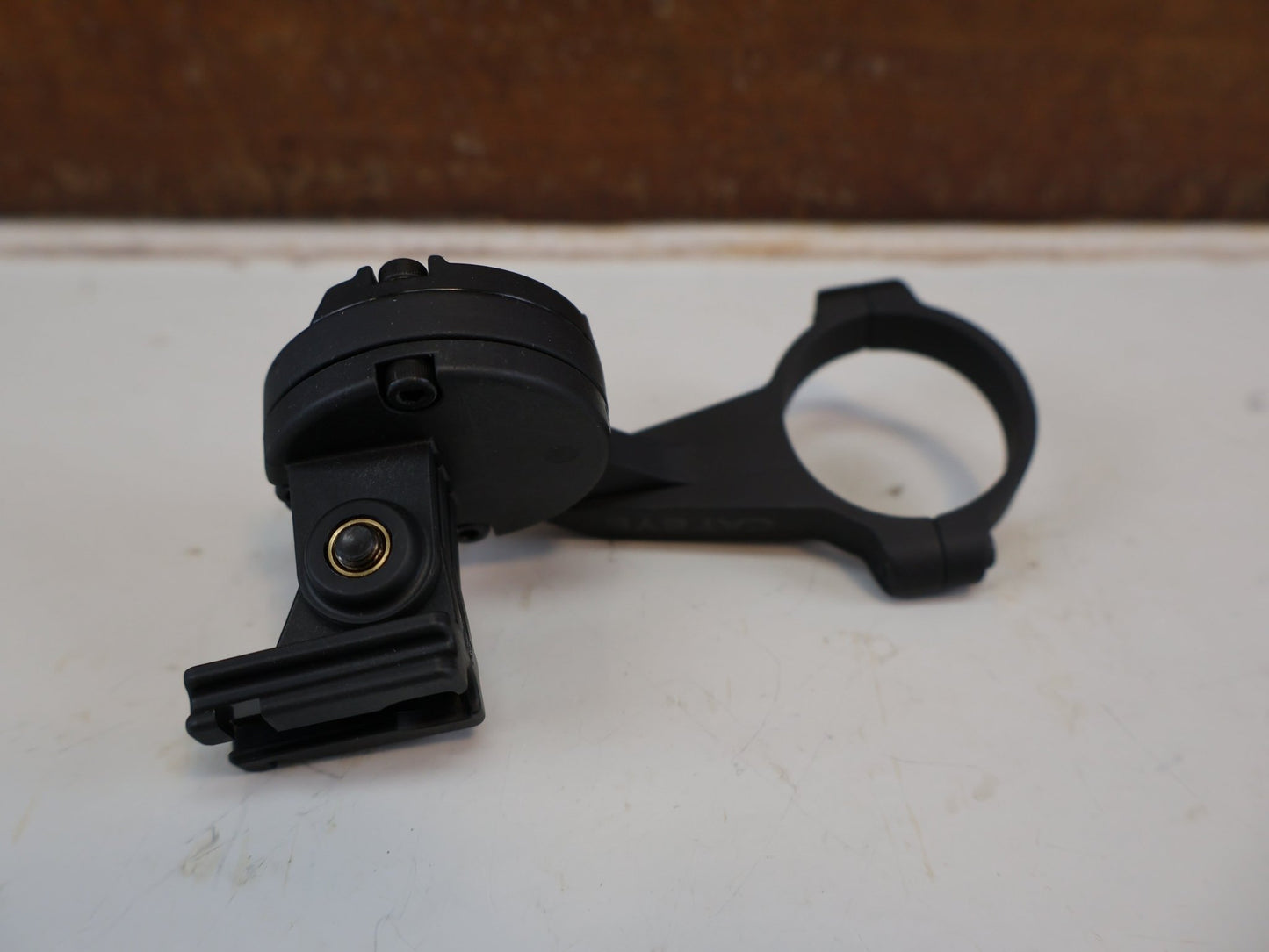 Computerhalterung von Cateye, CATEYE OF-200 LENKERHALTERUNG / FAHRRADCOMPUTER HALTER / B-WARE / UNVOLLSTÄNDIG vor USEDBIKES-OB.DE Hintergrund
