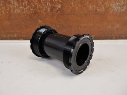 Innenlager von Ceramicspeed, CERAMICSPEED ALPHA T47 SRAM DUB INNENLAGER 86MM 89G vor USEDBIKES-OB.DE Hintergrund