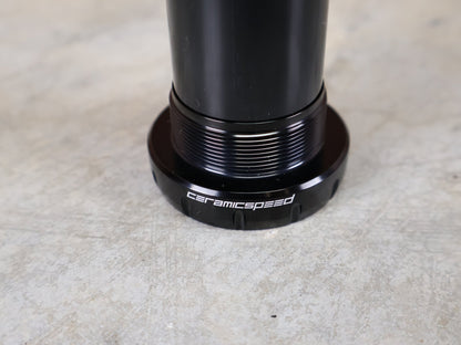 Innenlager von Ceramicspeed, CERAMICSPEED BB ALPHA BSA INNENLAGER / SRAM DUB ROAD – 68 MM – 28,99 MM ACHSE vor USEDBIKES - OB.DE Hintergrund