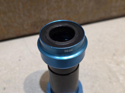 Innenlager von Ceramicspeed, CERAMICSPEED BBRIGHT INNENLAGER PF46 24MM / BLAU in variant_title vor USEDBIKES - OB.DE Hintergrund