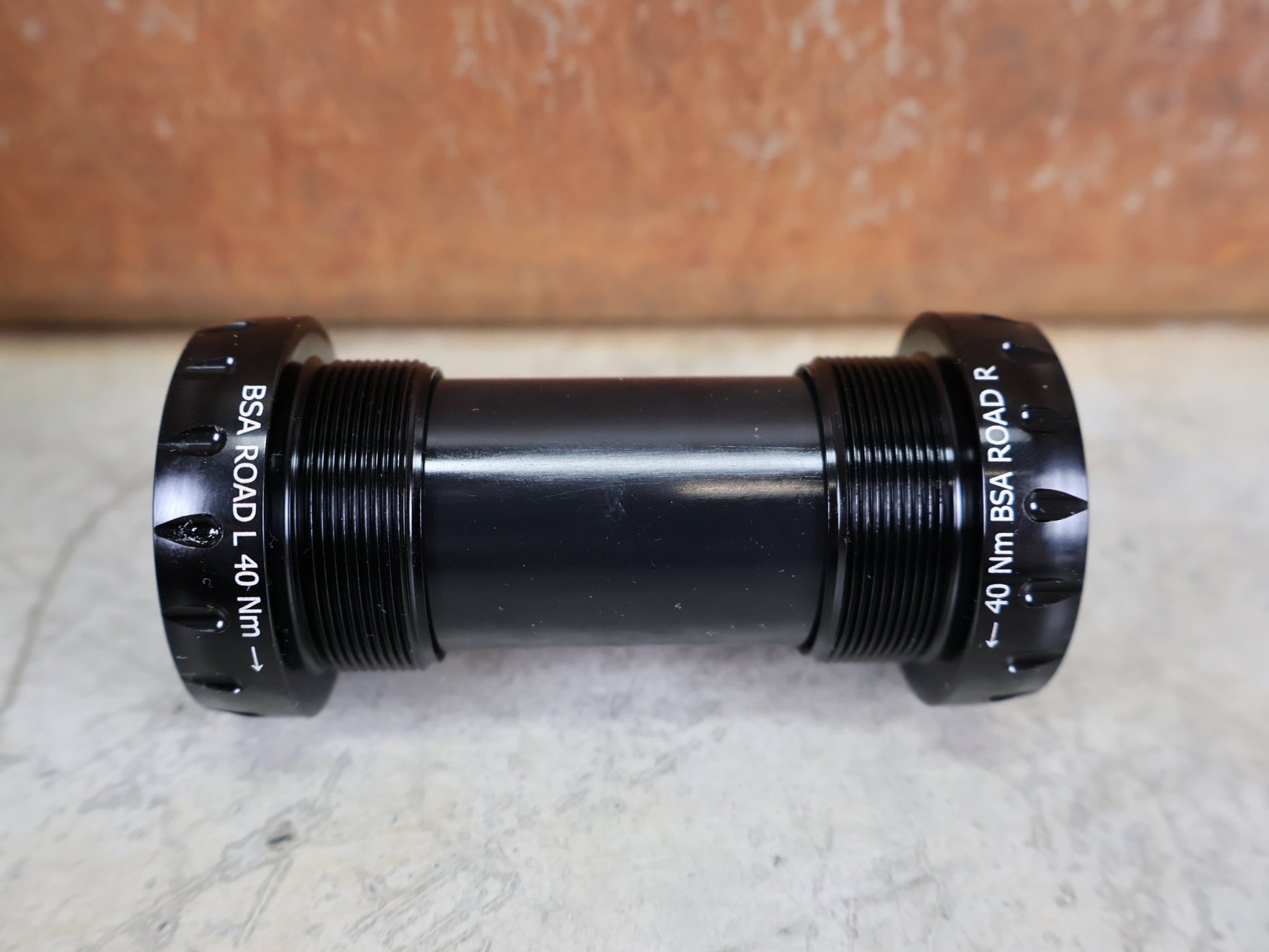Innenlager von Ceramicspeed, CERAMICSPEED BSA INNENLAGER SHIMANO ROAD / 68 MM – 24 MM ACHSE – COATED LAGER vor USEDBIKES - OB.DE Hintergrund