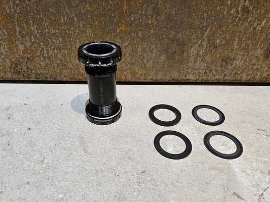 Innenlager von Ceramicspeed, CERAMICSPEED INNENLAGER BSA DUB 29MM vor USEDBIKES - OB.DE Hintergrund