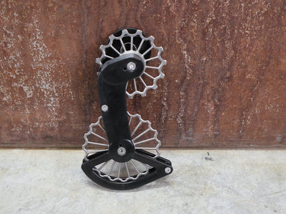 Schaltungsteile von Ceramicspeed, CERAMICSPEED OSPW 3D PRINTED HOLLOW TITANIUM SRAM RED / FORCE AXS vor USEDBIKES - OB.DE Hintergrund