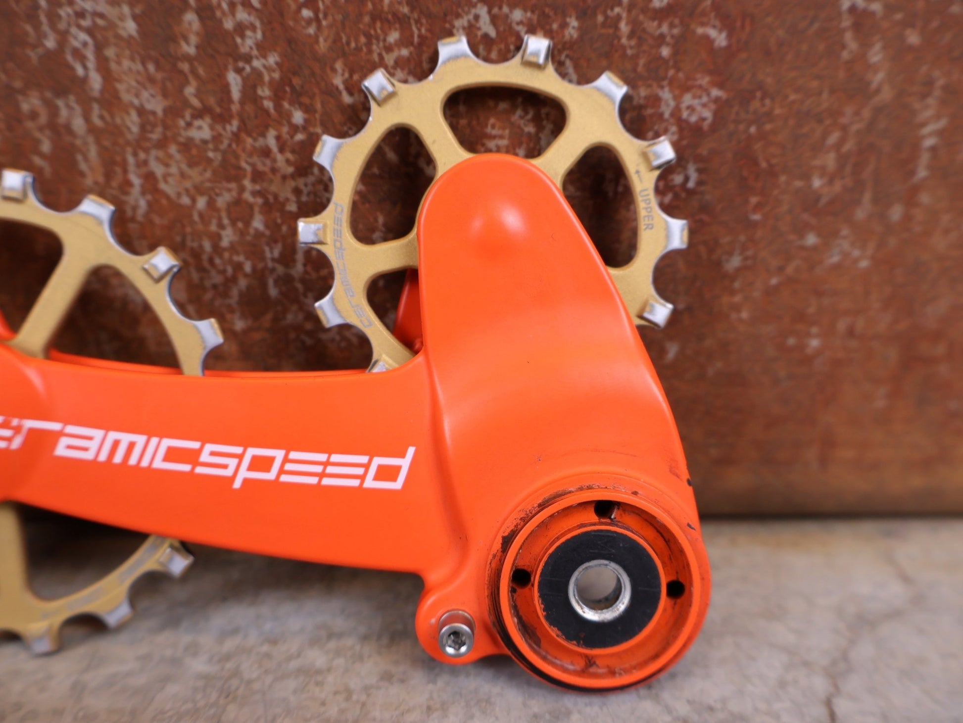 Schaltungsteile von Ceramicspeed, CERAMICSPEED OSPW X FÜR SRAM EAGLE AXS – COATED / ORANGE–BRONZE CERAKOTE vor USEDBIKES - OB.DE Hintergrund