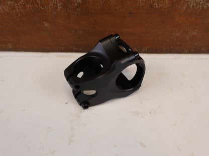 Vorbau von Contec, CONTEC MESA 35 VORBAU AHEAD 35 MM / 35 MM 0 GRAD vor USEDBIKES-OB.DE Hintergrund