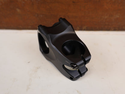 Vorbau von Contec, CONTEC MESA 35 VORBAU AHEAD 35 MM / 45 MM 0 GRAD vor USEDBIKES-OB.DE Hintergrund