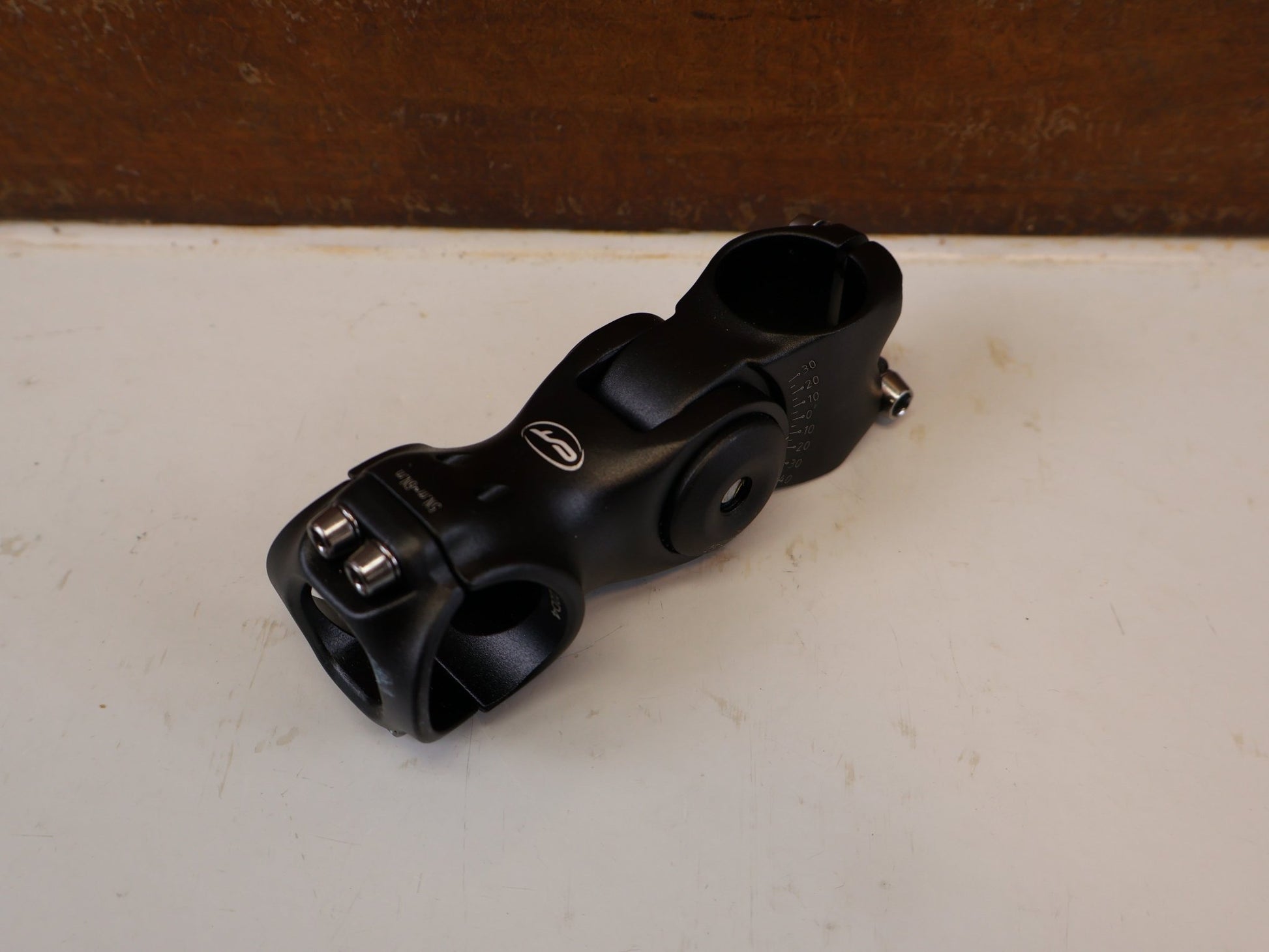 Zubehör von Contec, CONTEC TARANTULA VORBAU VERSTELLBAR 90MM 25 4MM SCHWARZ vor USEDBIKES-OB.DE Hintergrund