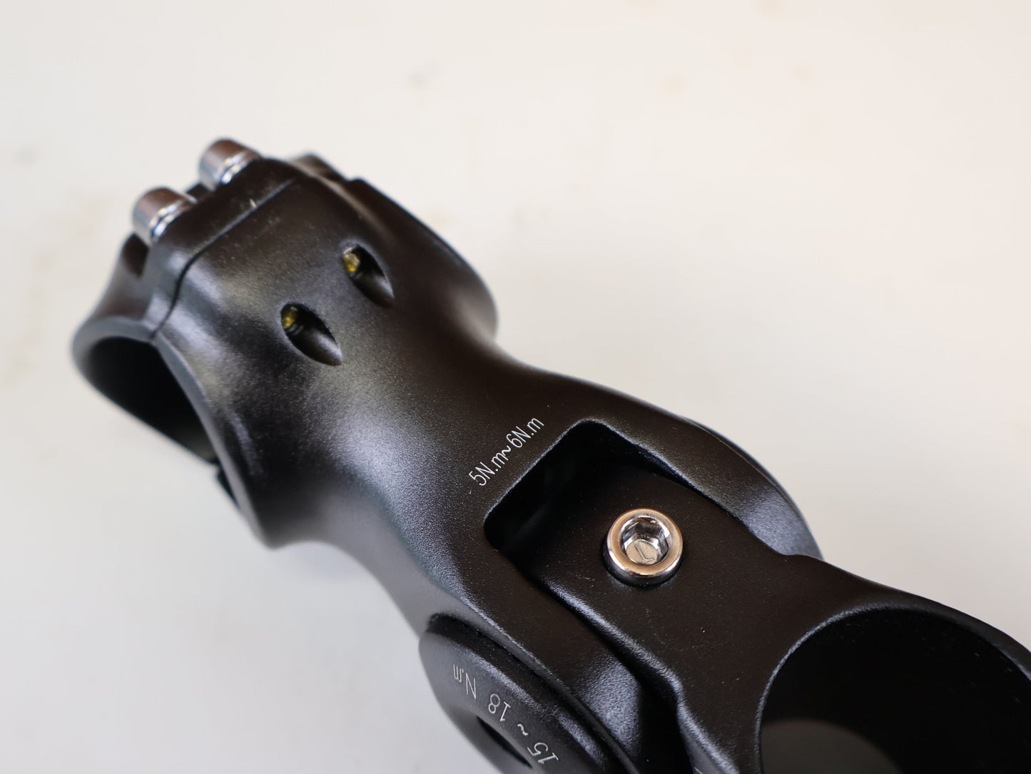 Zubehör von Contec, CONTEC TARANTULA VORBAU VERSTELLBAR 90MM 25 4MM SCHWARZ vor USEDBIKES-OB.DE Hintergrund