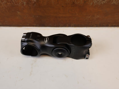 Zubehör von Contec, CONTEC TARANTULA VORBAU VERSTELLBAR 90MM 25 4MM SCHWARZ vor USEDBIKES-OB.DE Hintergrund