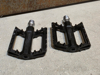 Pedale von Contec, CONTEC TRAIL2 PLATTFORM / MOUNTAINBIKE PEDAL vor USEDBIKES - OB.DE Hintergrund