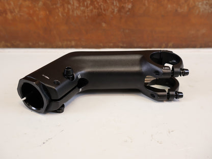 Vorbau von Contec, CONTEC UEDA FIX VORBAU AHEAD 31.8 MM 110 MM 30 GRAD vor USEDBIKES-OB.DE Hintergrund