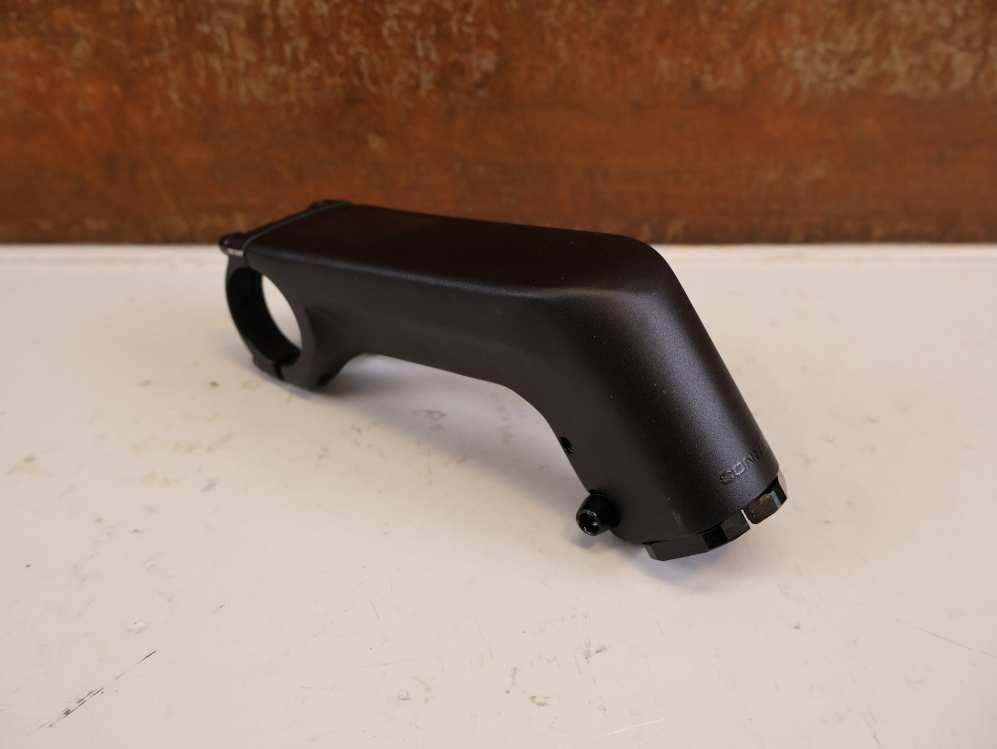 Vorbau von Contec, CONTEC UEDA FIX VORBAU AHEAD 31.8 MM 110 MM 30 GRAD vor USEDBIKES-OB.DE Hintergrund