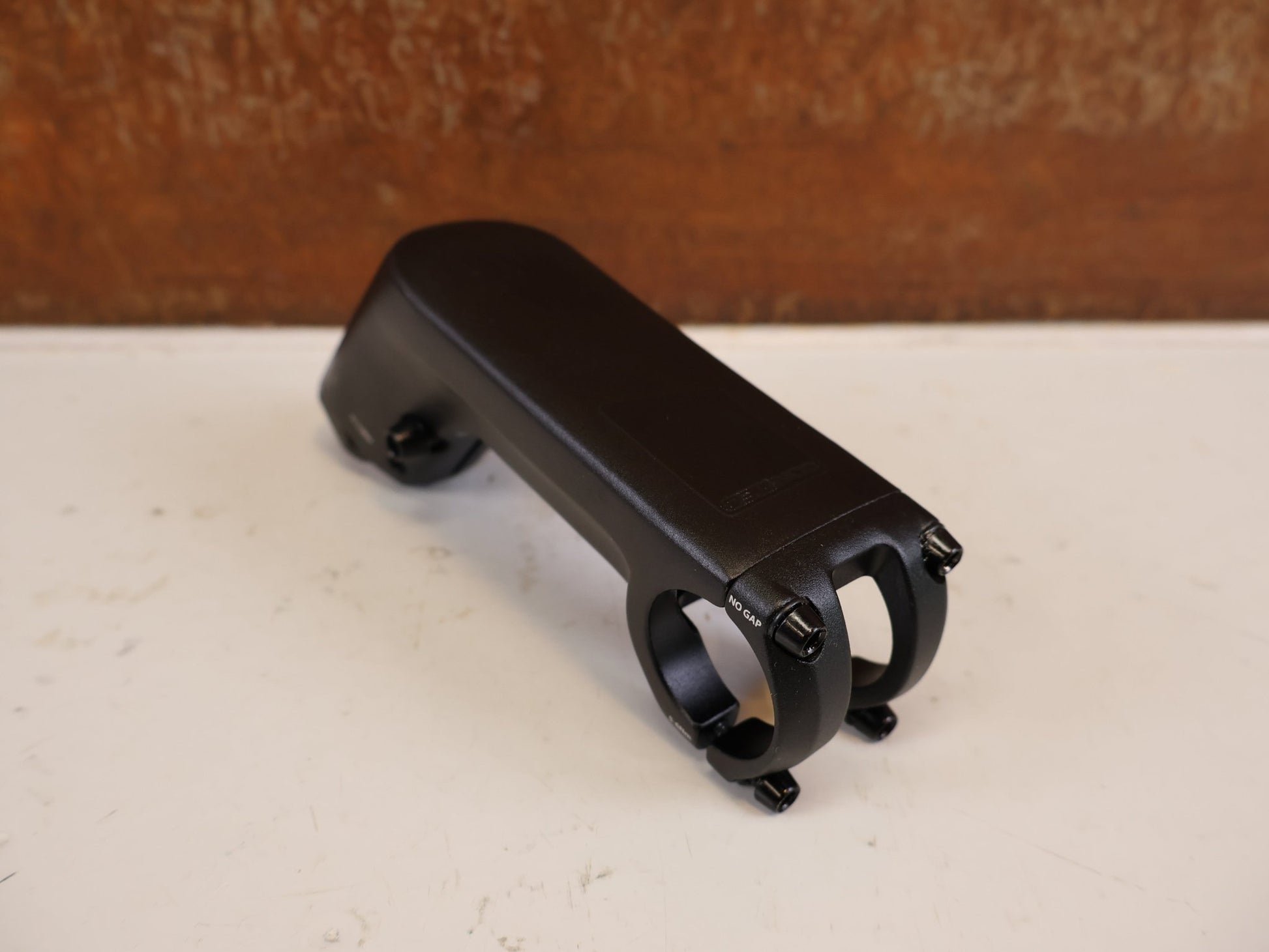 Vorbau von Contec, CONTEC UEDA FIX VORBAU AHEAD 31.8 MM 110 MM 30 GRAD vor USEDBIKES-OB.DE Hintergrund