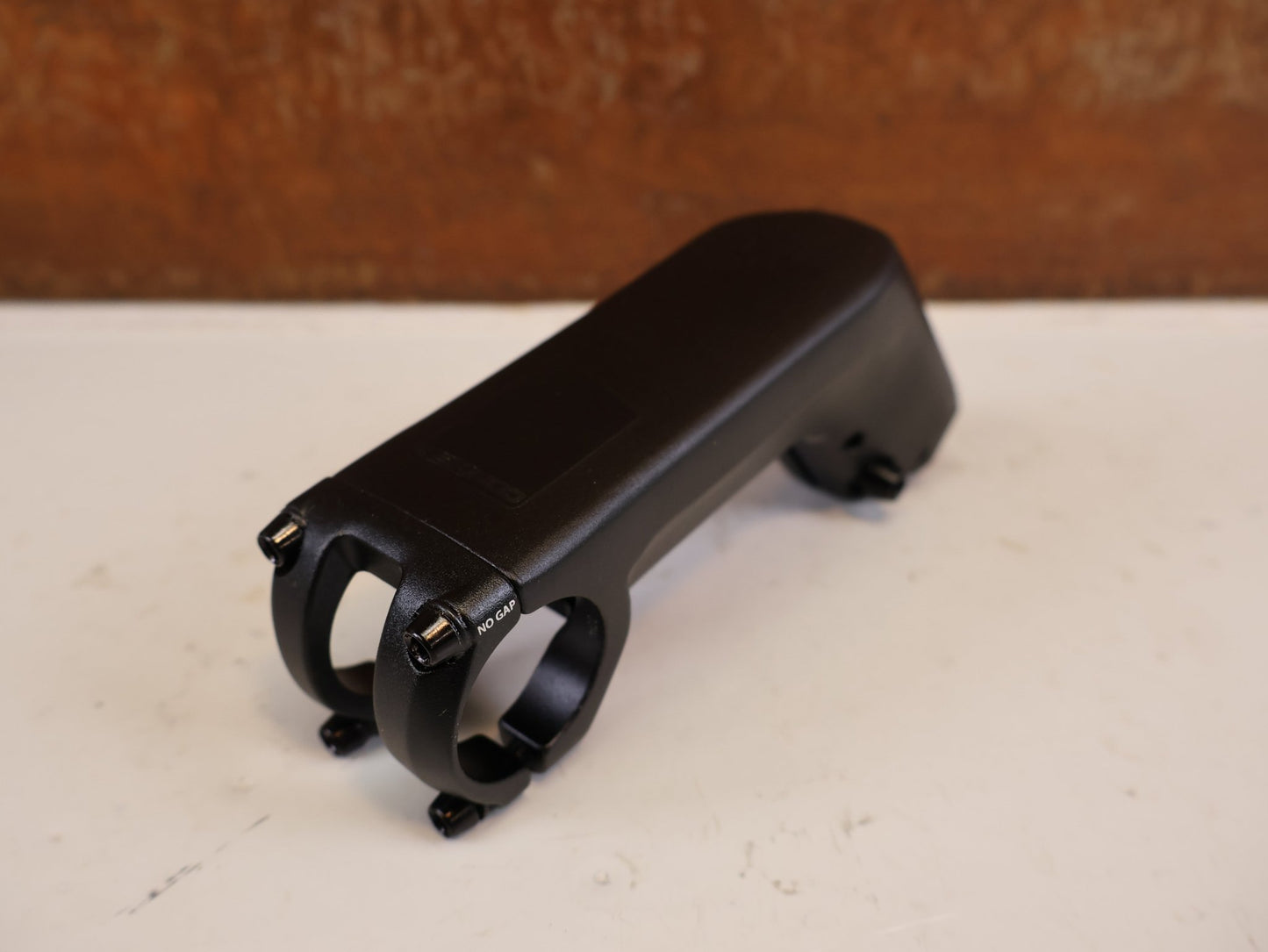 Vorbau von Contec, CONTEC UEDA FIX VORBAU AHEAD 31.8 MM 110 MM 30 GRAD vor USEDBIKES-OB.DE Hintergrund