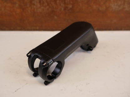 Vorbau von Contec, CONTEC UEDA FIX VORBAU AHEAD 31.8 MM 110 MM 30 GRAD vor USEDBIKES-OB.DE Hintergrund