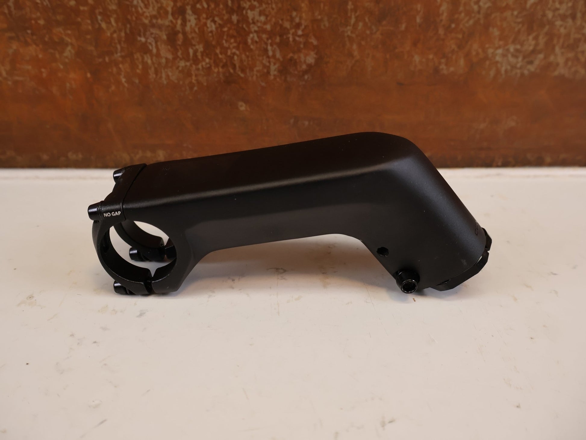 Vorbau von Contec, CONTEC UEDA FIX VORBAU AHEAD 31.8 MM 110 MM 30 GRAD vor USEDBIKES-OB.DE Hintergrund