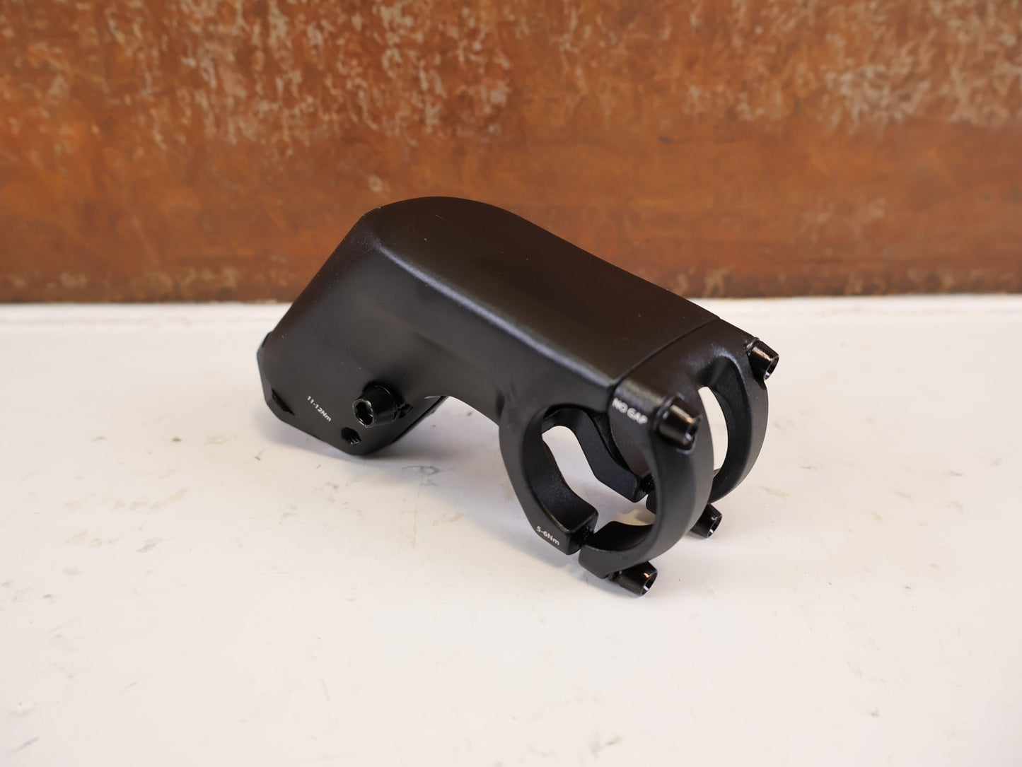 Vorbau von Contec, CONTEC UEDA FIX VORBAU AHEAD 31.8 MM 70 MM 30 GRAD vor USEDBIKES-OB.DE Hintergrund