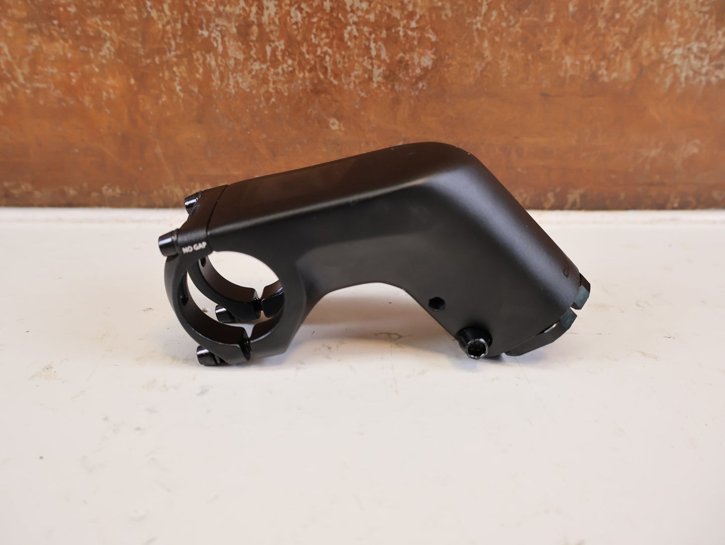Vorbau von Contec, CONTEC UEDA FIX VORBAU AHEAD 31.8 MM 70 MM 30 GRAD vor USEDBIKES-OB.DE Hintergrund