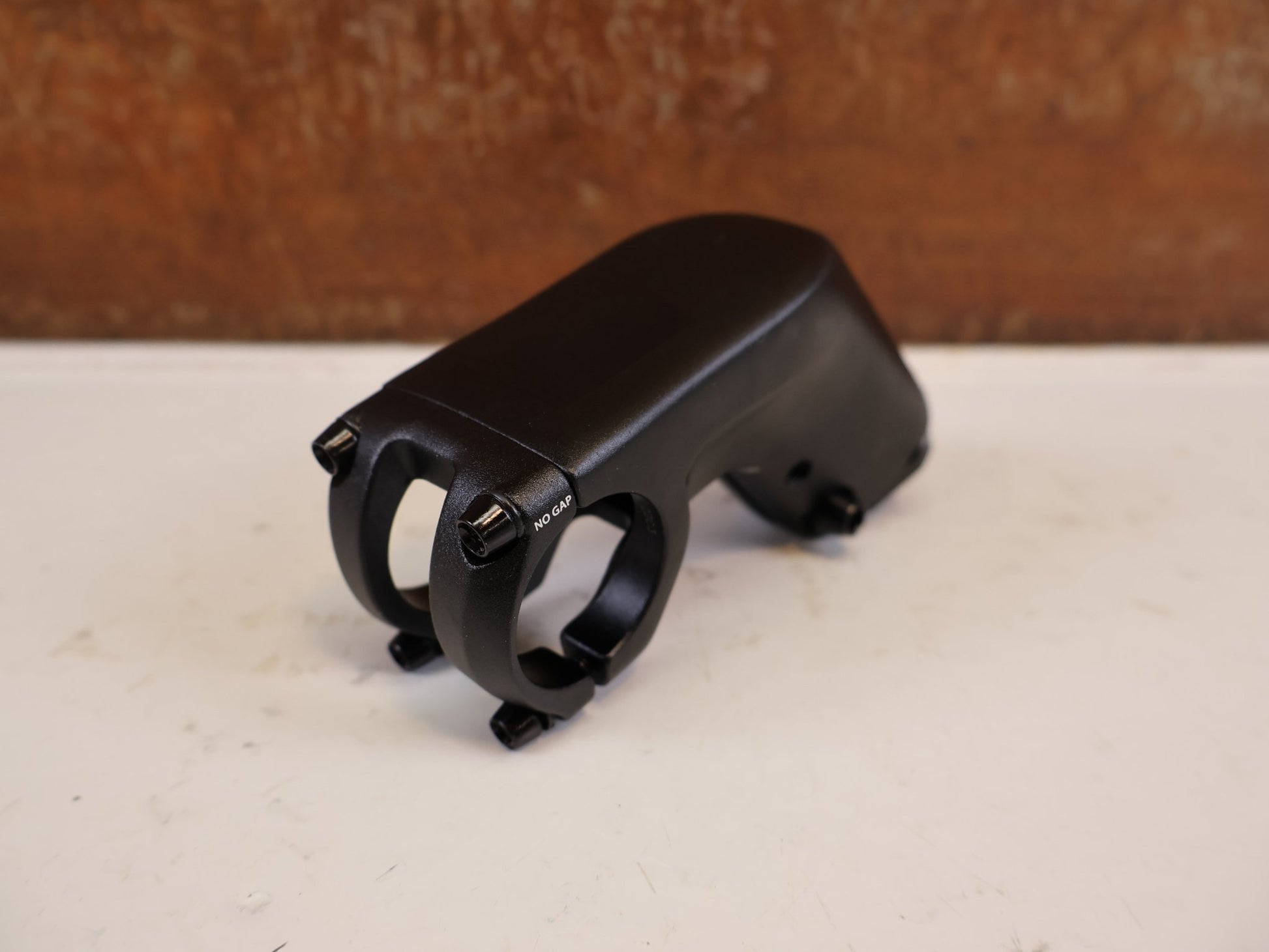 Vorbau von Contec, CONTEC UEDA FIX VORBAU AHEAD 31.8 MM 70 MM 30 GRAD vor USEDBIKES-OB.DE Hintergrund