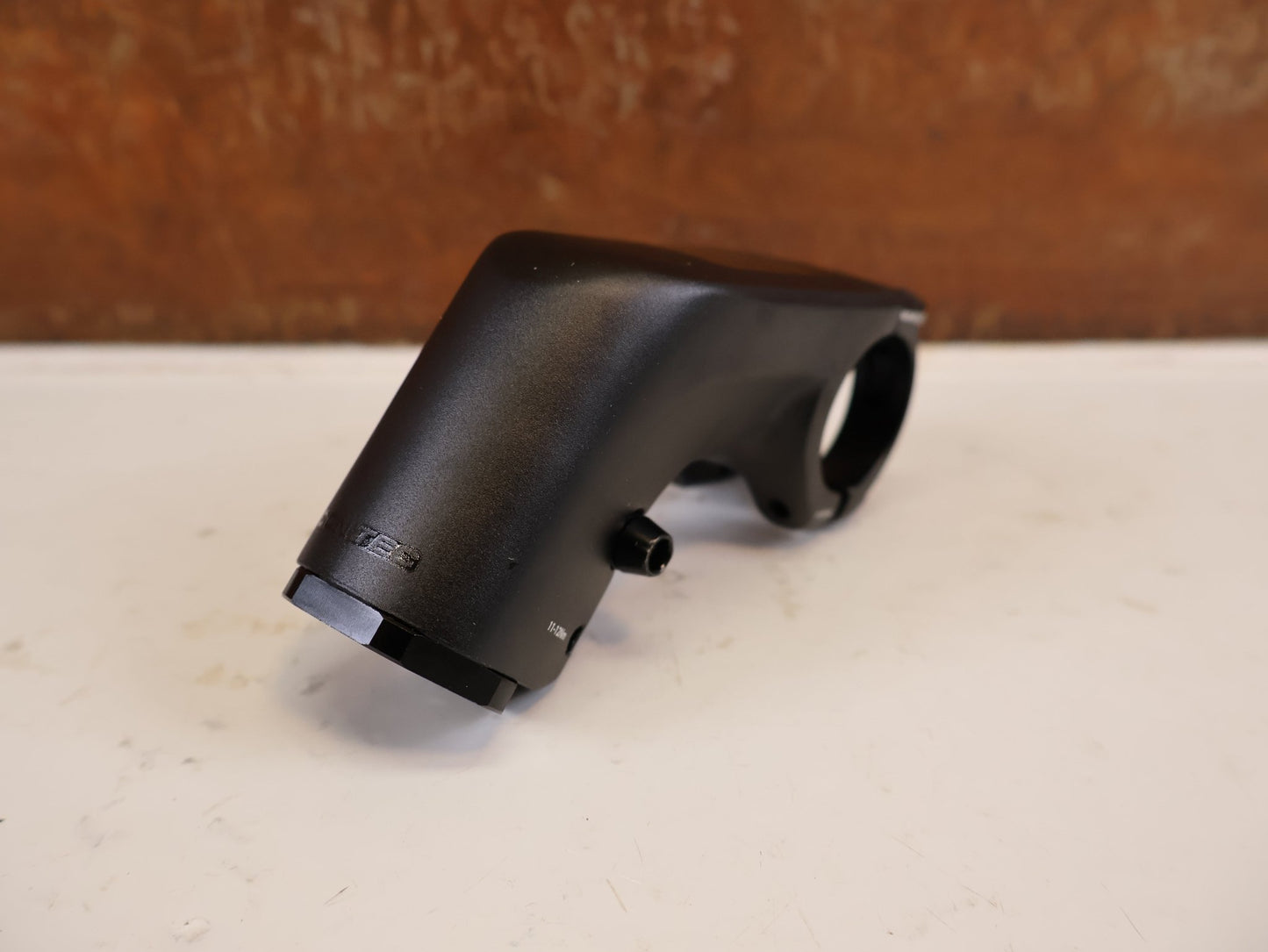 Vorbau von Contec, CONTEC UEDA FIX VORBAU AHEAD 31.8 MM 70 MM 30 GRAD vor USEDBIKES-OB.DE Hintergrund