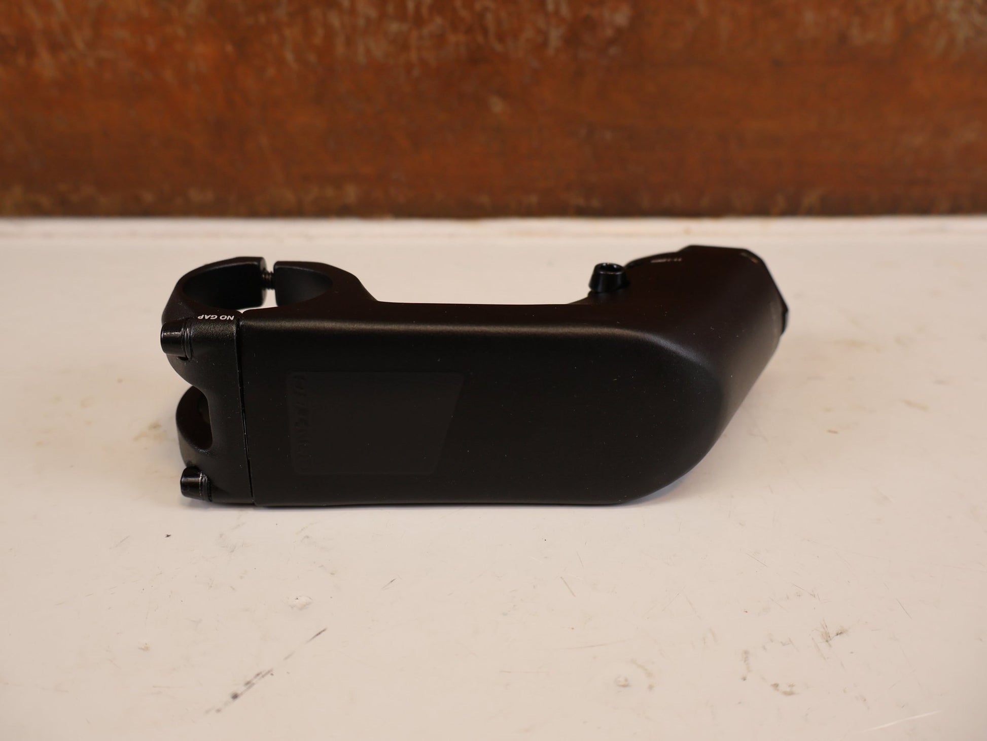 Vorbau von Contec, CONTEC UEDA FIX VORBAU AHEAD 31.8 MM 90 MM 30 GRAD vor USEDBIKES-OB.DE Hintergrund