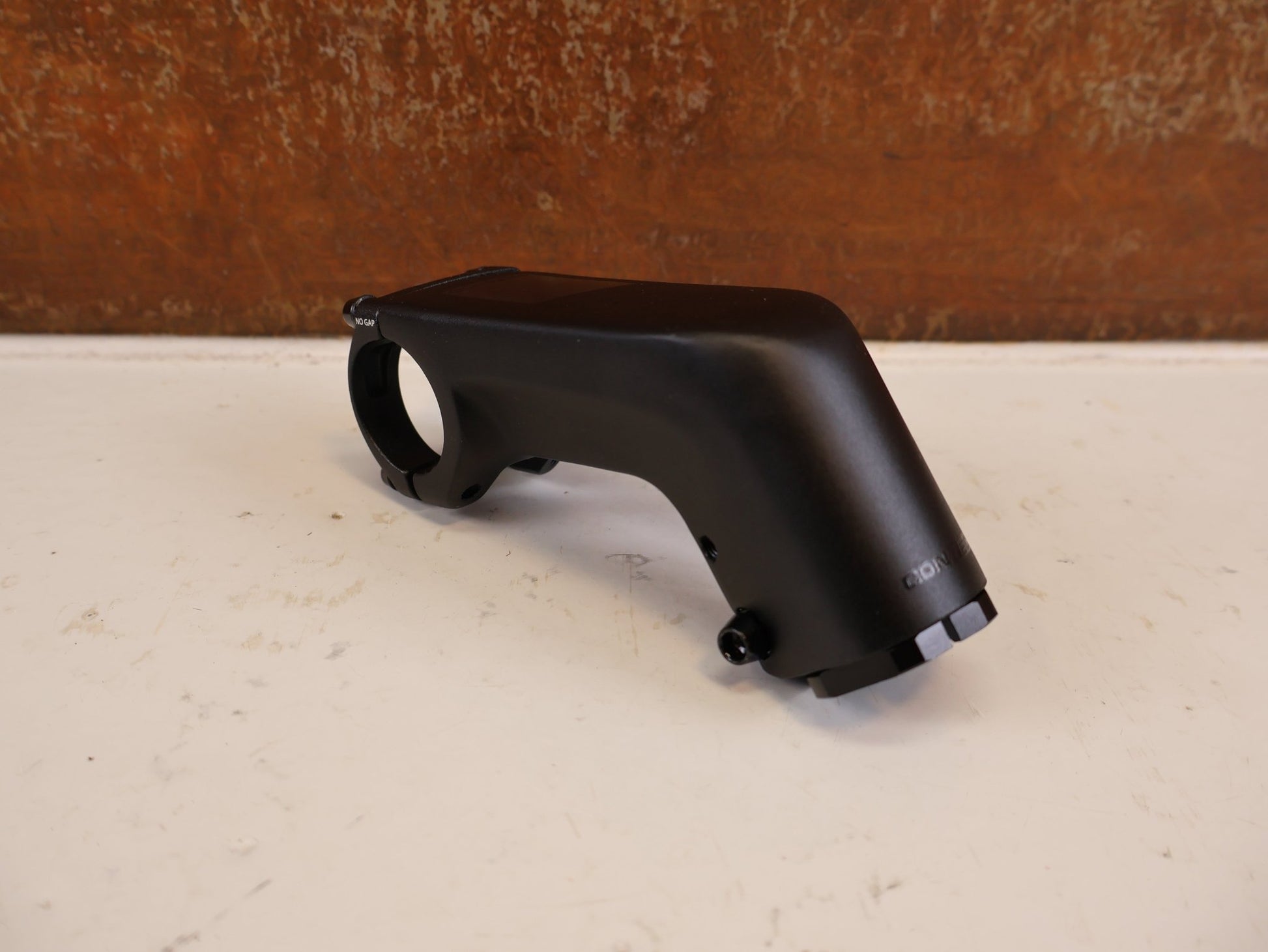 Vorbau von Contec, CONTEC UEDA FIX VORBAU AHEAD 31.8 MM 90 MM 30 GRAD vor USEDBIKES-OB.DE Hintergrund