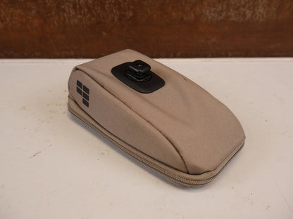 Taschen & Rucksäcke von Contec, CONTEC VIA PHONE SMARTPHONETASCHE 0.6L DESERT SAND vor USEDBIKES-OB.DE Hintergrund