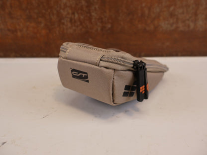 Taschen & Rucksäcke von Contec, CONTEC VIA PHONE SMARTPHONETASCHE 0.6L DESERT SAND vor USEDBIKES-OB.DE Hintergrund