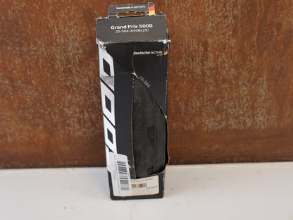 Reifen von Continental, CONTINENTAL GRAND PRIX 5000 RENNRADREIFEN 25-584 B/B vor USEDBIKES-OB.DE Hintergrund