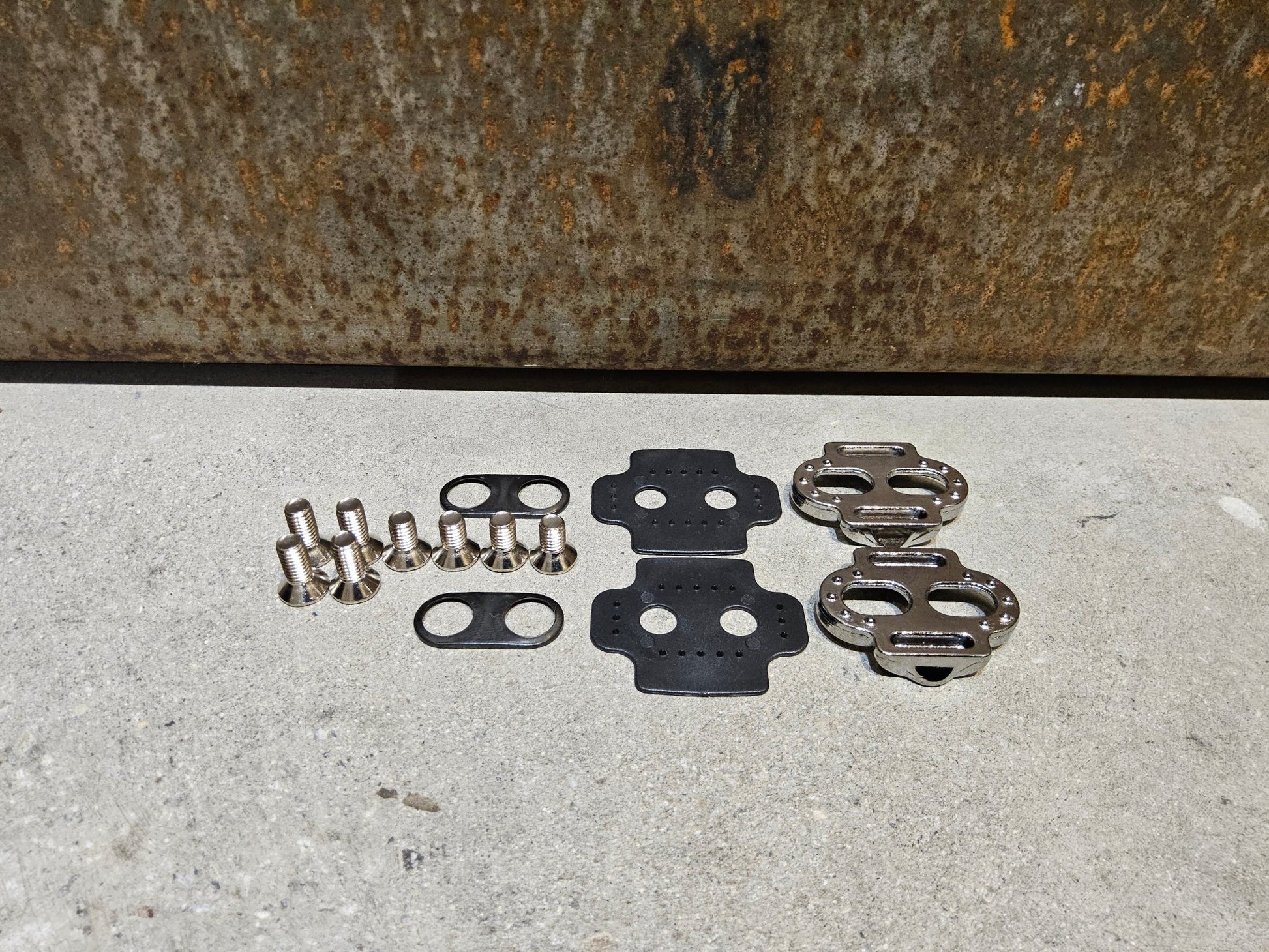 Pedale von Crankbrothers, CRANKBROTHERS KLICKPEDAL EGGBEATER 2 vor USEDBIKES - OB.DE Hintergrund