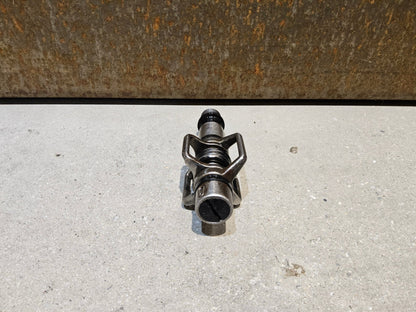 Pedale von Crankbrothers, CRANKBROTHERS KLICKPEDAL EGGBEATER 2 vor USEDBIKES - OB.DE Hintergrund