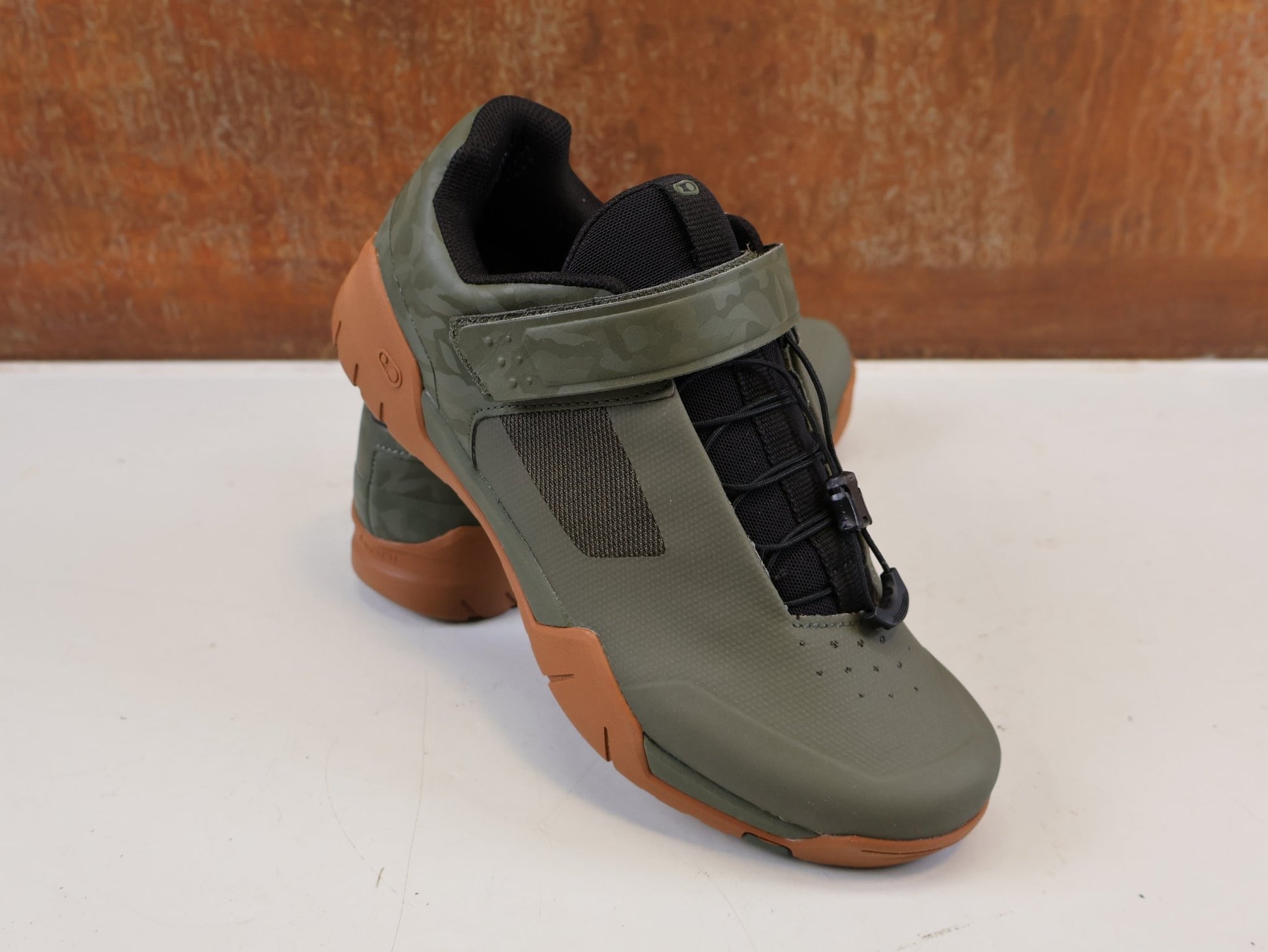MTB-Herrenschuhe von Crankbrothers, CRANKBROTHERS MALLET E SPEEDLACE CAMO MTB SCHUHE / 44.5 vor USEDBIKES-OB.DE Hintergrund