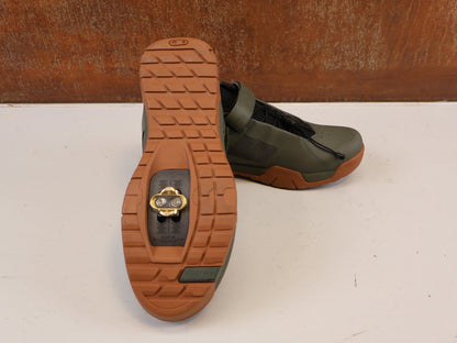 MTB-Herrenschuhe von Crankbrothers, CRANKBROTHERS MALLET E SPEEDLACE CAMO MTB SCHUHE / 44.5 vor USEDBIKES-OB.DE Hintergrund