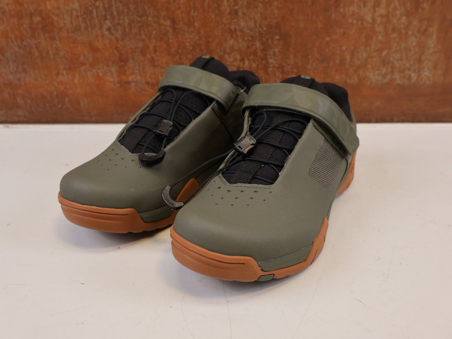 MTB-Herrenschuhe von Crankbrothers, CRANKBROTHERS MALLET E SPEEDLACE CAMO MTB SCHUHE / 44.5 vor USEDBIKES-OB.DE Hintergrund