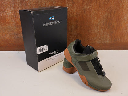 MTB-Herrenschuhe von Crankbrothers, CRANKBROTHERS MALLET E SPEEDLACE CAMO MTB SCHUHE / 44.5 vor USEDBIKES-OB.DE Hintergrund
