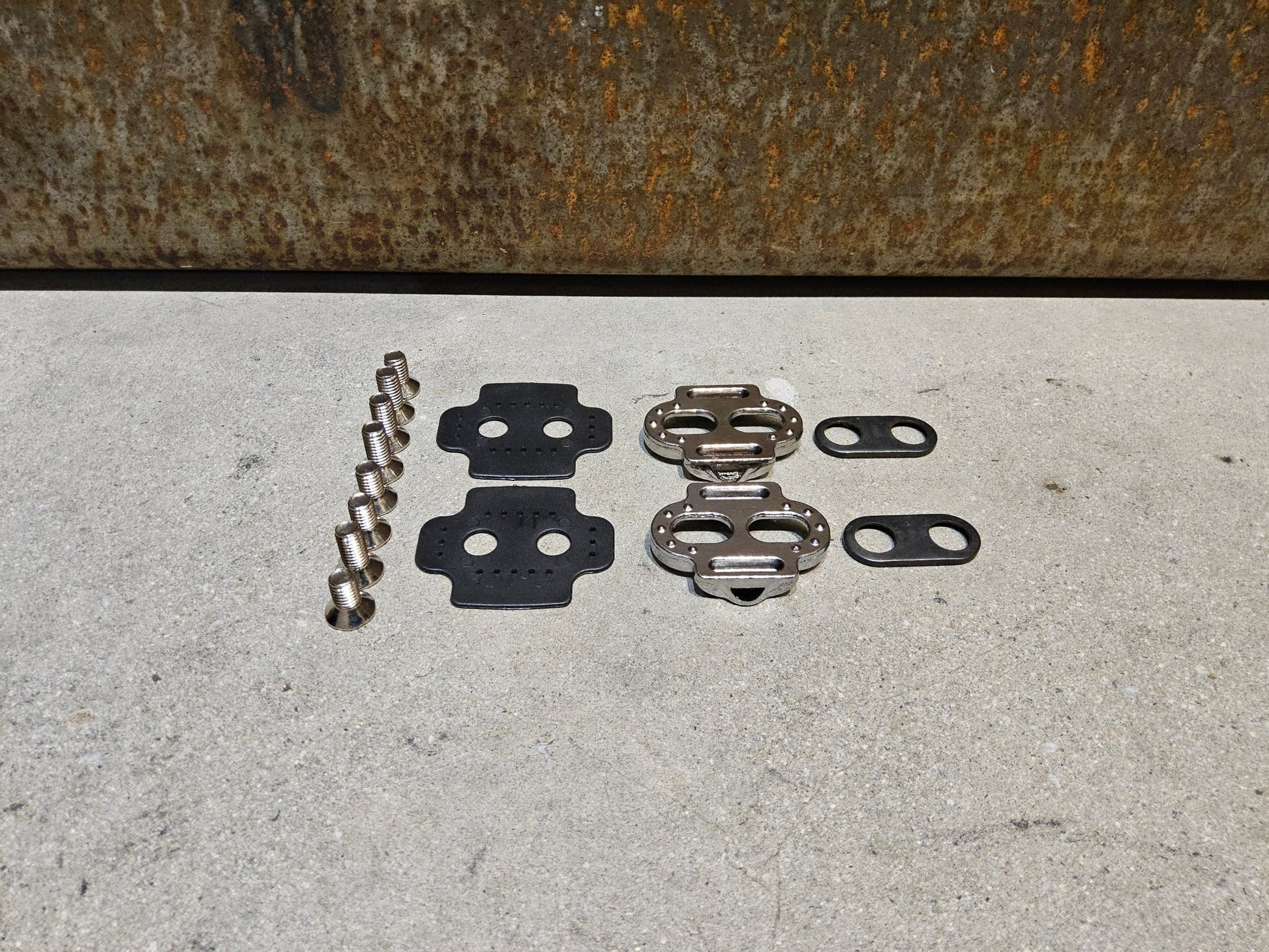 Zubehör von Time, CRANKBROTHERS PEDALPLATTEN STANDART RELEASE KIT 15 / 0 GRAD vor USEDBIKES - OB.DE Hintergrund