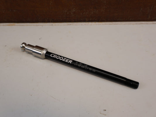 Zubehör von Croozer, CROOZER STECKACHSKUPPLUNG XL / 12X142-148MM / M12X1.00 / B-WARE REIN 167MM vor USEDBIKES-OB.DE Hintergrund