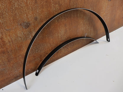 Schutzbleche & Gepäckträger von curana, CURANA C - LITE SCHUTZBLECH - SET / 28 ZOLL / 35MM / SCHWARZ - MATT / UNVOLLSTÄNDIG vor USEDBIKES - OB.DE Hintergrund