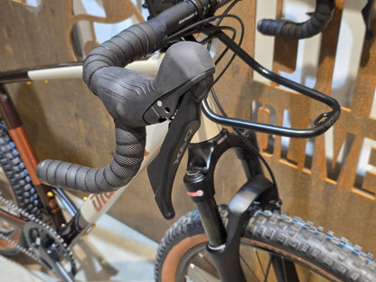 Gravel/Cyclocross von Diamant, DIAMANT 140 STEPOVER / MOKKALATTE DUOTONE / M vor USEDBIKES - OB.DE Hintergrund