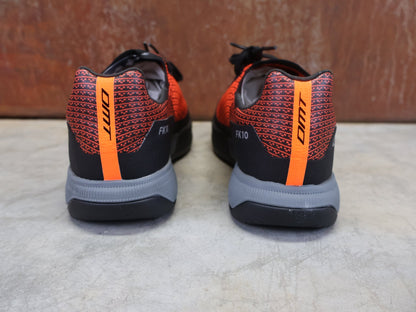 MTB - Herrenschuhe von Dmt, DMT FK10 MOUNTAINBIKESCHUH / KORAL / SCHWARZ / UNISEX vor USEDBIKES - OB.DE Hintergrund