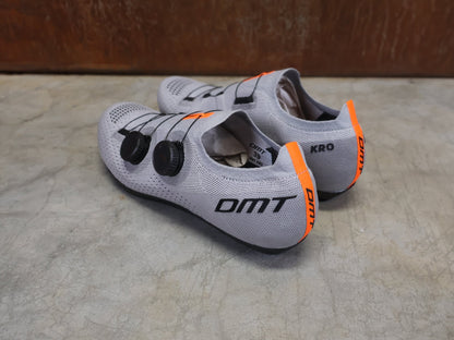 RR - Herrenschuhe von Dmt, DMT KR0 RENNRADSCHUH / GRAU / GRAU / UNISEX / 39 vor USEDBIKES - OB.DE Hintergrund