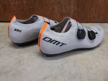 RR - Herrenschuhe von Dmt, DMT KR0 RENNRADSCHUH / GRAU / GRAU / UNISEX / 39 vor USEDBIKES - OB.DE Hintergrund