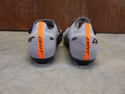 RR - Herrenschuhe von Dmt, DMT KR0 RENNRADSCHUH / GRAU / GRAU / UNISEX / 39 vor USEDBIKES - OB.DE Hintergrund