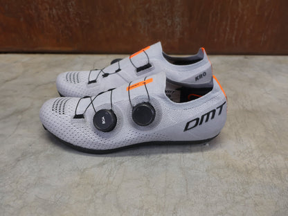 RR - Herrenschuhe von Dmt, DMT KR0 RENNRADSCHUH / GRAU / GRAU / UNISEX / 39 vor USEDBIKES - OB.DE Hintergrund