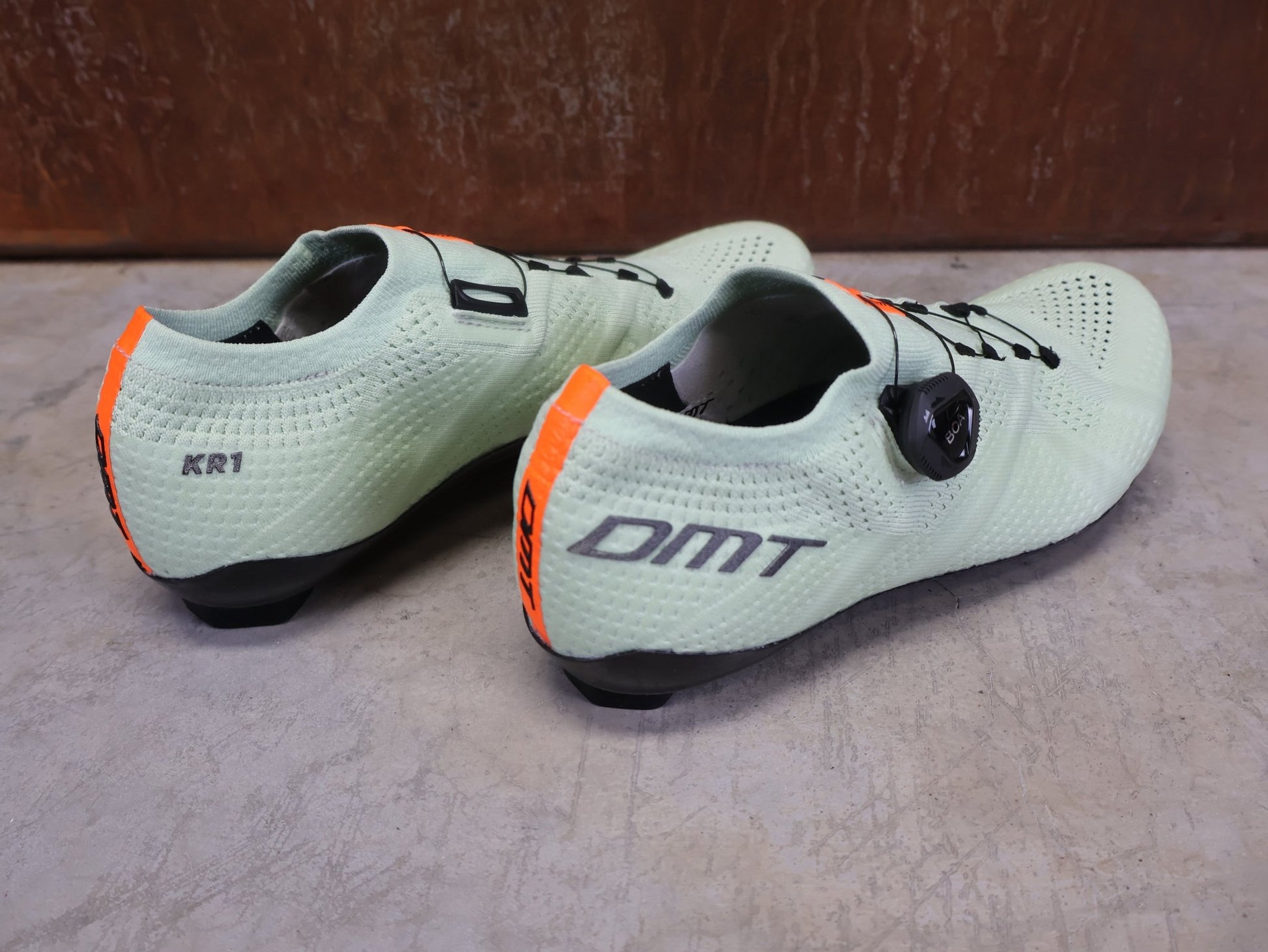 RR - Herrenschuhe von Dmt, DMT KR1 RENNRADSCHUH / KILKY / MINT / UNISEX / 42 vor USEDBIKES - OB.DE Hintergrund